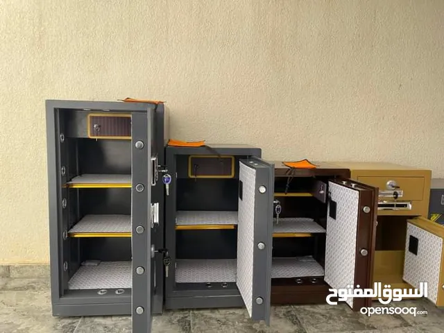 كاصات نصف تصفيح ضد الحريق الكسر، قفل كود و مفتاح بها جهاز انذار و لارم و إضاءة و تأتي مع زوز مفاتيح.