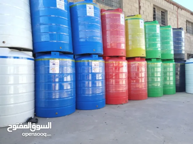 خزانات مياه عروض  واصل راكب فوق السطح مكفول