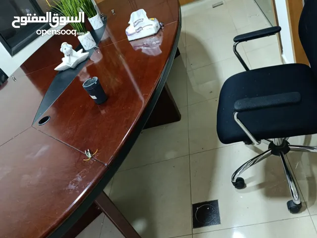 طاولة اجتماعات للبيع