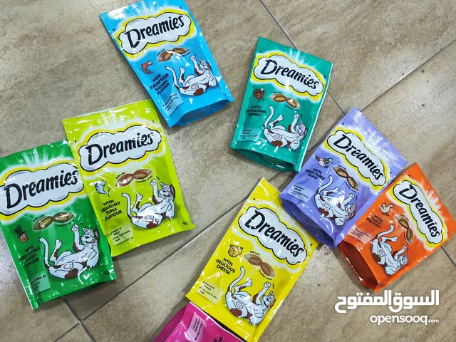 "دريميز" (Dreamies) ك"تريت" للقطط: دلل قطتك بـ"دريميز"! "دريميز" هي مكافآت