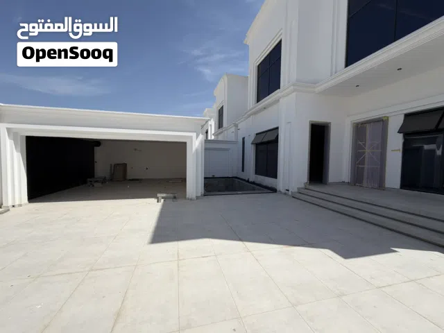 فيلا للبيع في ارقي احياء الخوض الرابعه في موقع استثنائي بمساحة بناء 525 متر وعدد7 غرف نوم