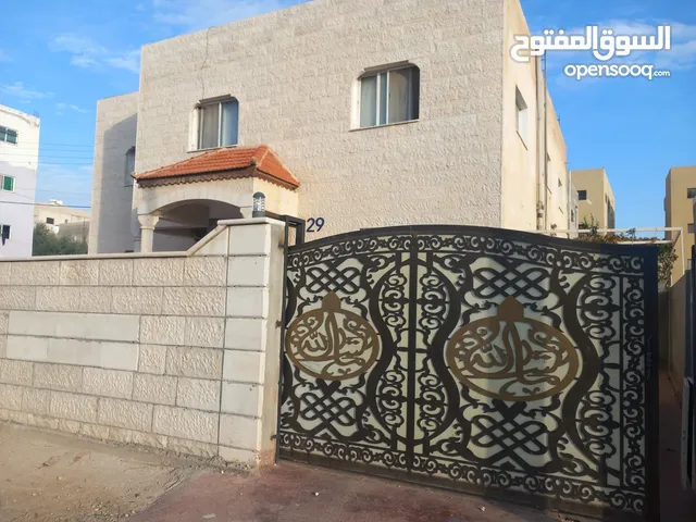 175 m2 4 Bedrooms Townhouse for Sale in Madaba Madaba Center
