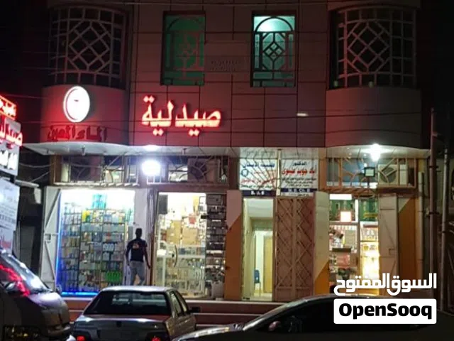 شقة   للايجار في بناية تجارية