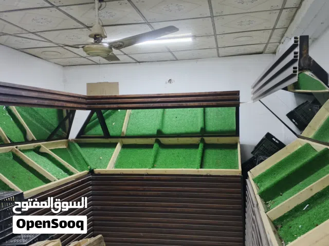 السلام عليكم معرض مال فواكه كامله وجاهز من كلشي حلو مرتب مثل ما بصوره  سعره1100الف وبي مجال  البصرة