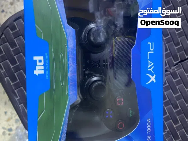 يدين بلايستيشن 4