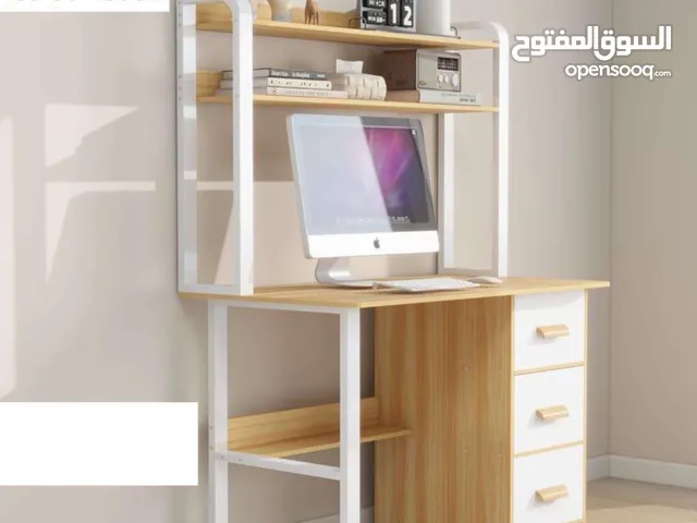 ميز حاسبة مكون من جهة عليا تحتوي على رف عدد 2 وجهة سفلى تحتوي على 3 جرارات ابعاد الميز