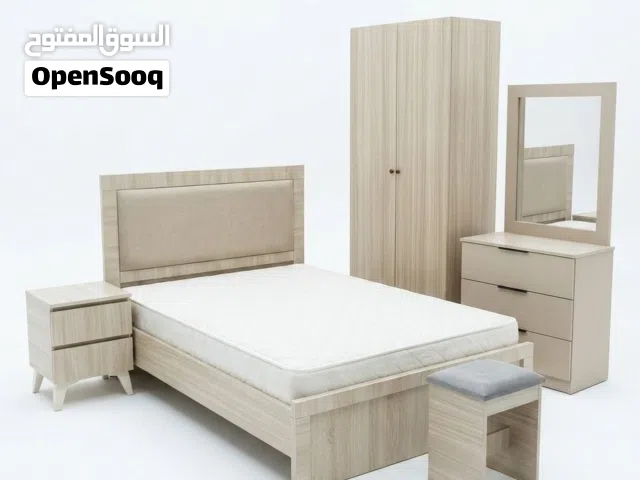 طقم سرير كامل للبيع بحالة ممتازة