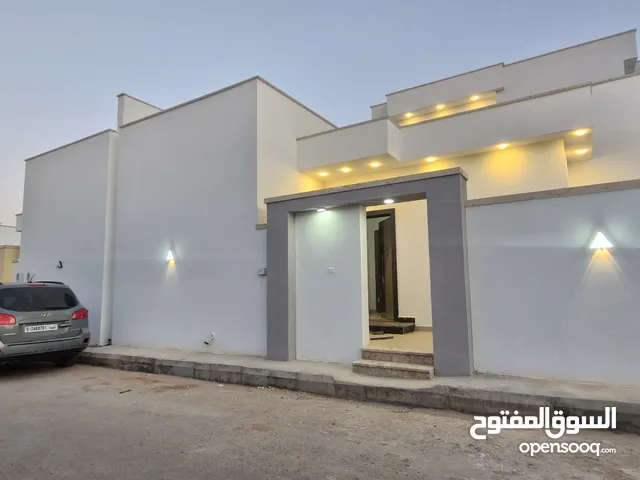 220 m2 4 Bedrooms Townhouse for Sale in Tripoli Ain Zara