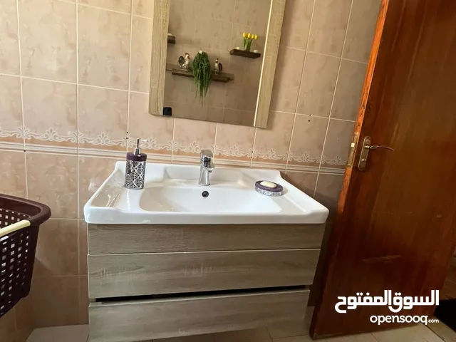 مغسلة بورسلان اصلي نخب اول استعمال خفيف العرض 75 الطول 45 العمق 45 المرايا: الطول 70 العرض 55 و