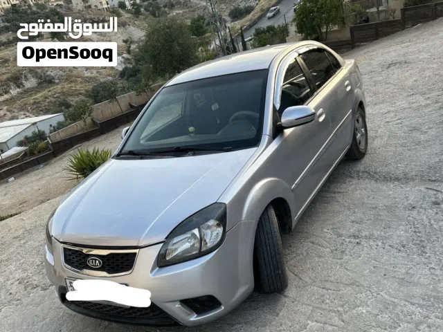2011 كيا ريو Standard