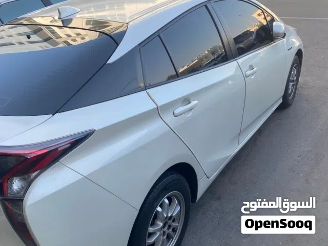Toyota Prius Hybrid 2017 for sale Salon GCC first owner on UAE