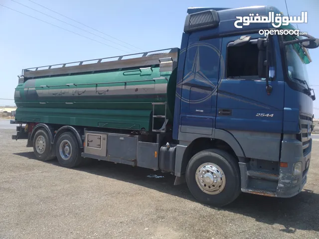 سنقل قفل حاويات مع تنك ماء