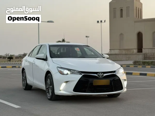 2017 تويوتا كامري SE