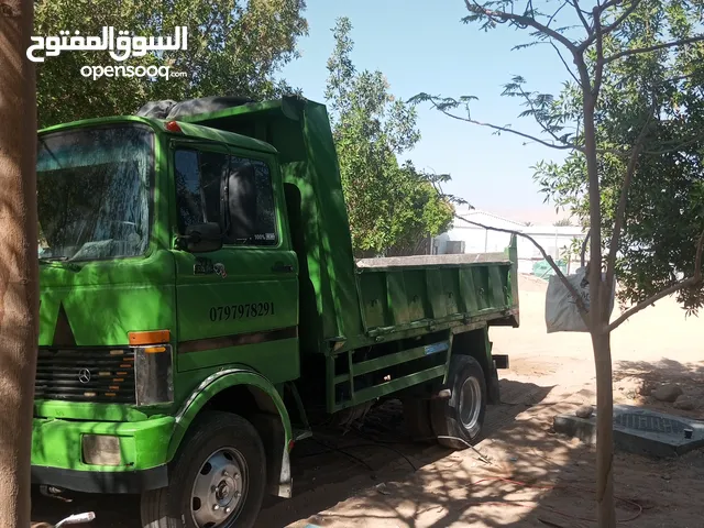 قلاب للإيجار نقل جميع مواد البناء وتحميل الأنقاض