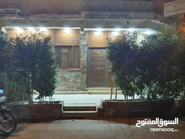 مالك مطعم في موقع رائع بالمهندسين يبحث عن شيف وشريك سوري معروف،، بالعده كامله للافتتاح
