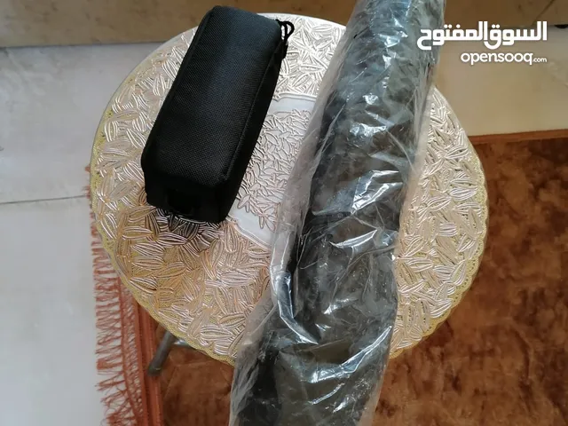 كاميرة CANON نضيفة جداا مع كامل اغراضها و حقيبة و ستاند