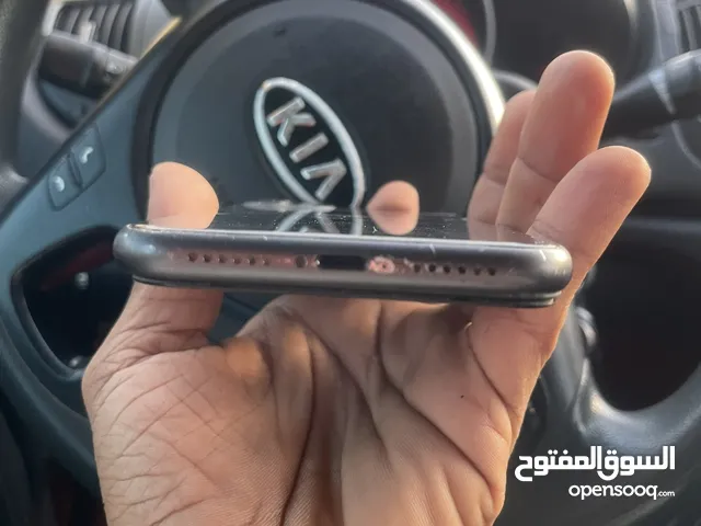 Apple iPhone 11 64 GB in Tripoli