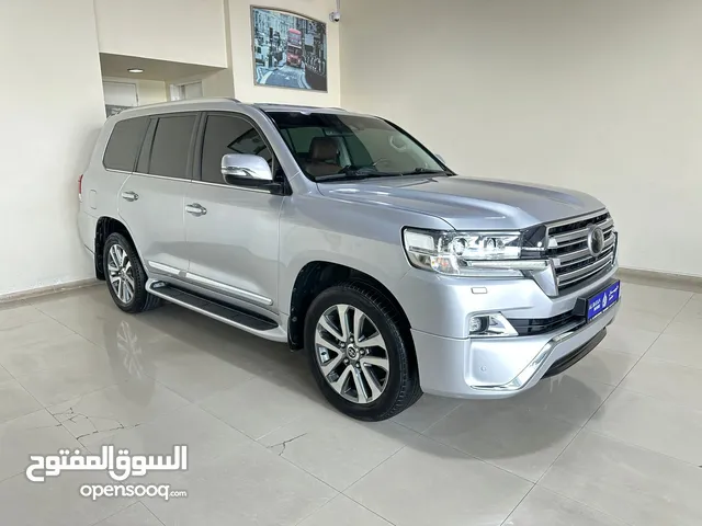 Toyota Land Cruiser 2018 in Abu Dhabi