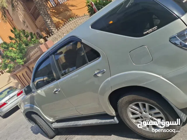 سياره فورتشنر تويوتا موديل 2014 دبل ماشي 119 كيلو لا تشكو من اي شيء تم تغيير الصدر كامل