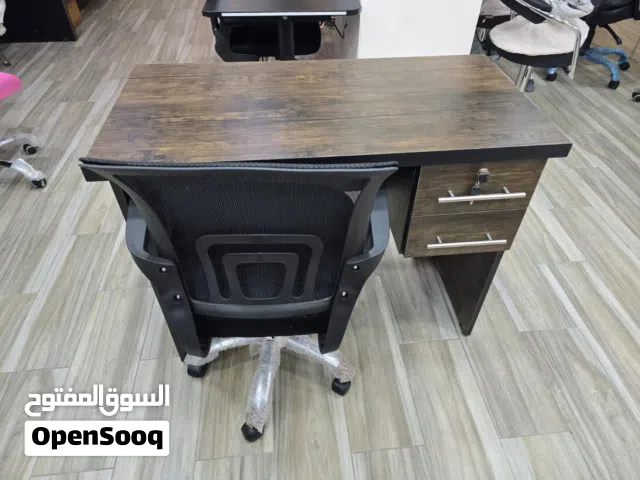 عرض مميز – مكتب مع كرسي