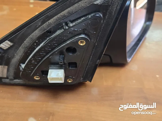 مراية هيونداي كونا بحاله ممتازه يس ضوء الغماز اللي على المراي مش شغال