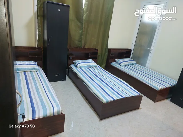 سكن بنات فى الروضه 3 عجمان بجوار مطعم بحر الامارات على الشارع العام مقابل اسواق الامارات