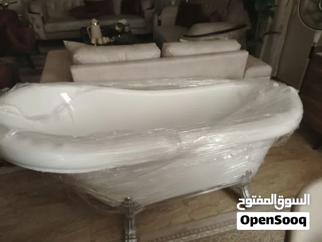 حوض استحمام فاخر ملوكي بحاله ممتازه