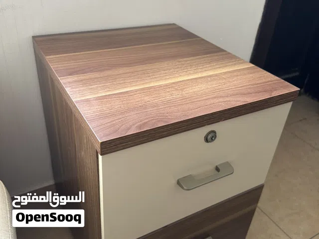 Side table-طاولة جانبية