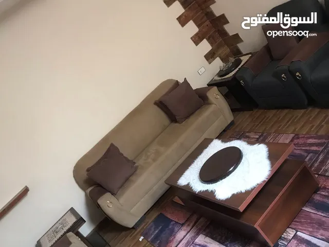 طقم كنب 8 مقاعد استعمال قليل جدا