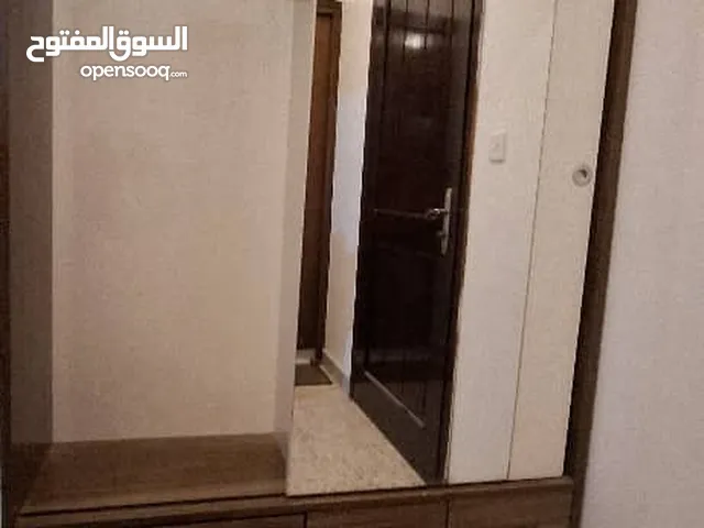 دولاب مدخل أحذية تركى الصنع حجم كبير اللون كريم بالبنى الله ارتفاع 1.80 عرض 1.40 وعمق 45سم