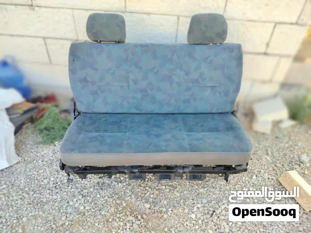 كراسي وقواطع باص h100 وسبير وباب منزل نظيف