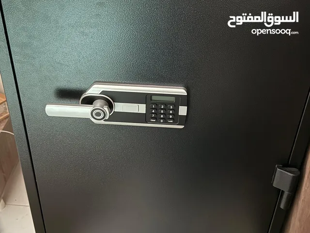 خزانه جديده من شركه (MILANO)بمواصفات عاليه وفتح بالبصمه