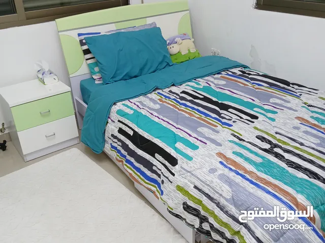 غرفة نوم باللون الابيض و الاخضر مستعملة بحالة جيدة للبيع