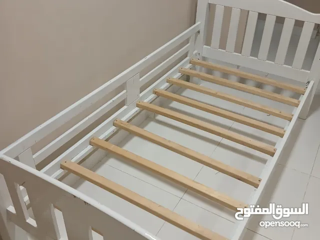 سرير اطفال متين