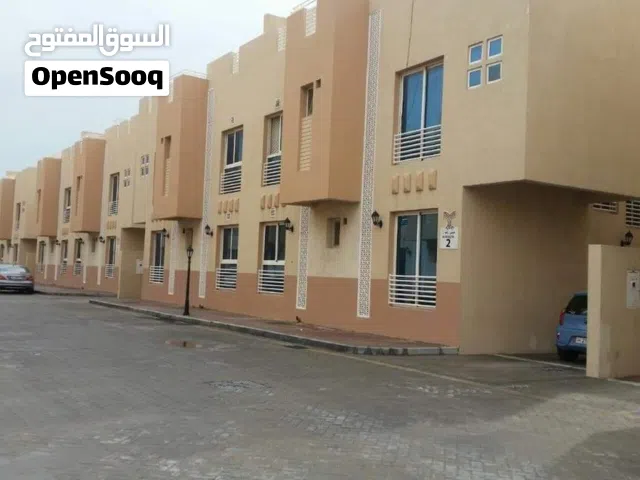 للايجار شقق نظاميه داخل كمباوند بالمطار القديم بدون عموله