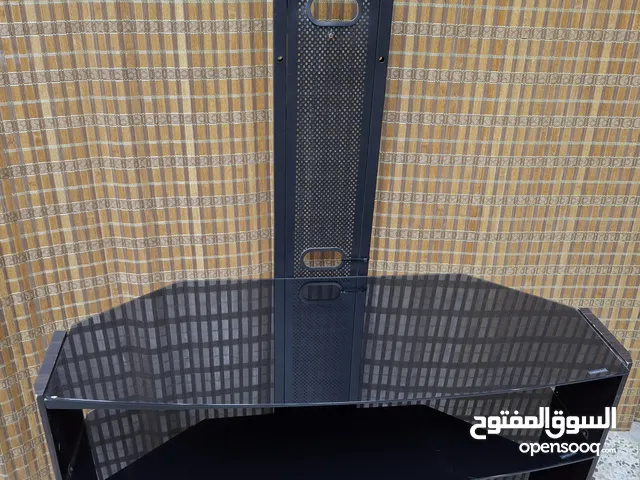 طوله تلفزيون مكونه من 3 رفوف من الزجاج الفامي طاوله تلفزيون من الخشب