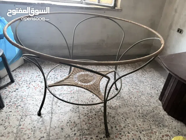 طاوله حديد دائري قطر 110 سم مع راتان شغل ماليزي بحاله جيده جدا للاستعمال الداخلي والخارجي