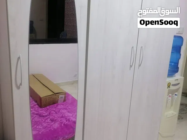 خزانة اطفال مستعملة