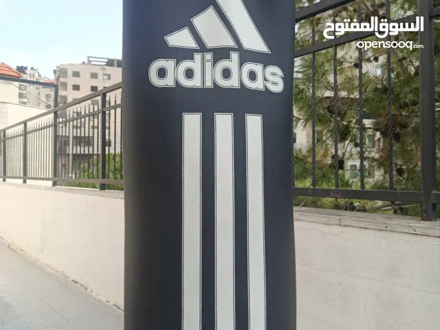 كيس ملاكمة مستعمل الطول 100سم لون اسود