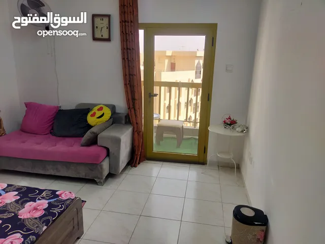 للايجار الشهري غرفة خاصة مفروشة فرش جديد لموظف عربي شامل كهرباء وانترنت ونظافة متاح من يوم 1 نوفمبر