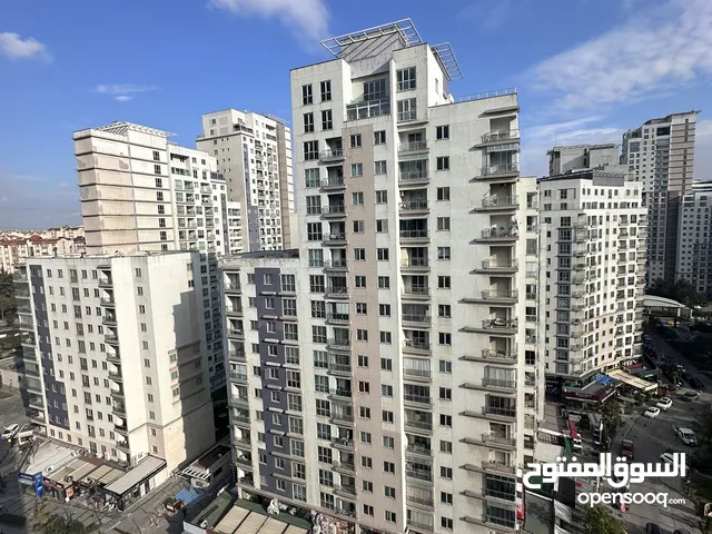 شقة فندقية للايجار السنوي اطلالة ساحرة على السكوير ومول الاكبتي والمطاعم غرفة وصالة