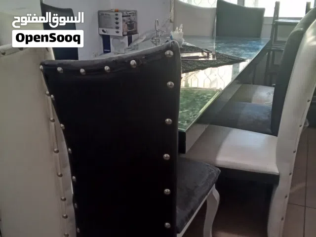 طاولة سفره تفصيل خشب ثقيل كامله مع البوفيهات وعشر كراسي جلد