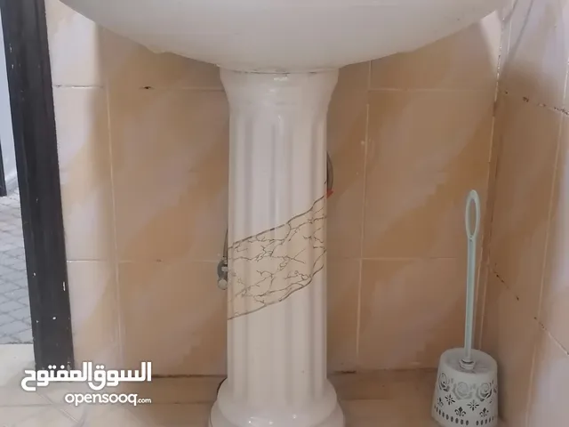 مغسلة بورسلان الماني اصلي عمود بحالة الجديد تصلح للفيلل
