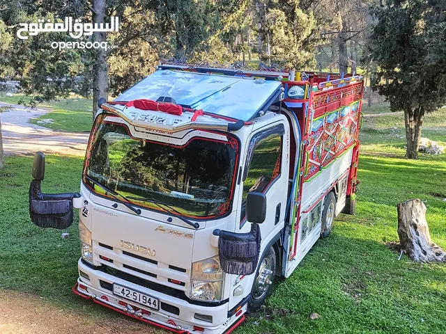 Box Isuzu 2017 in Amman