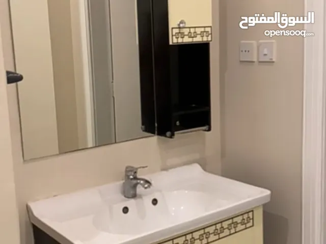 شقه للايجار الرياض حي الشهداء ثلاث غرف نوم ومجلس