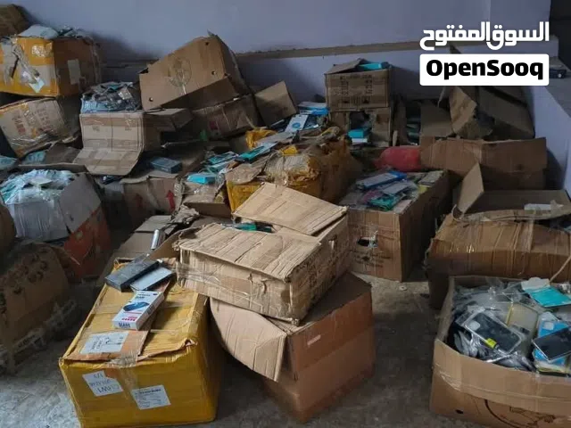 عرطه كميه اكسسوارات كفرات ولواصق حمايه للجوال للبيع عرطه موجوده عندي في المخازن