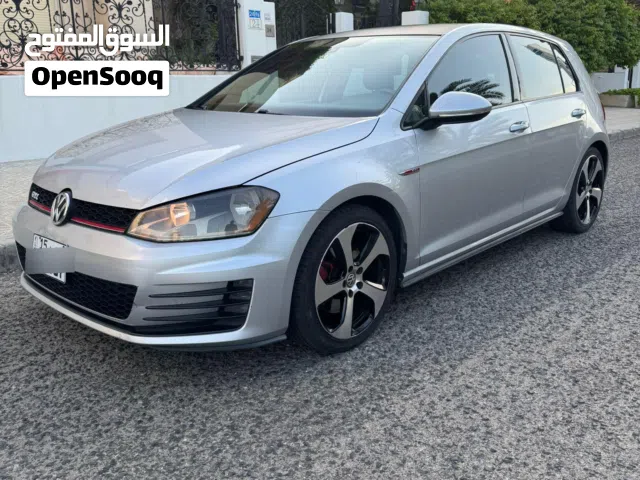 2015 فولكسفاغن جولف GTI Standard
