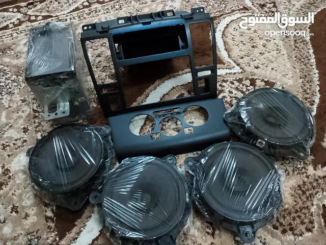 شاشه مع سماعه.