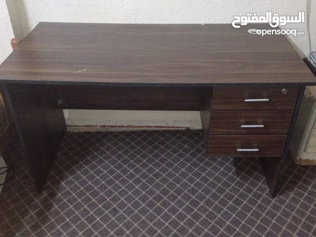 طاولة مكتب تفصيل خشب لاتيه
