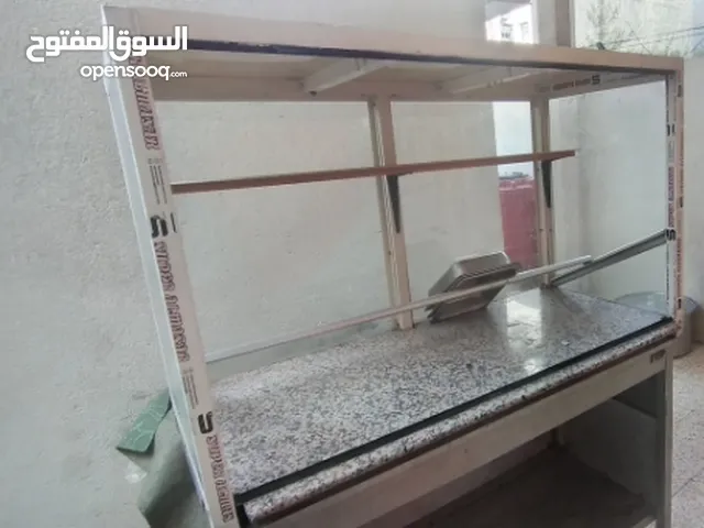 عارضة مال اكل شرط النضافة المرمر جديد ما بيه شي